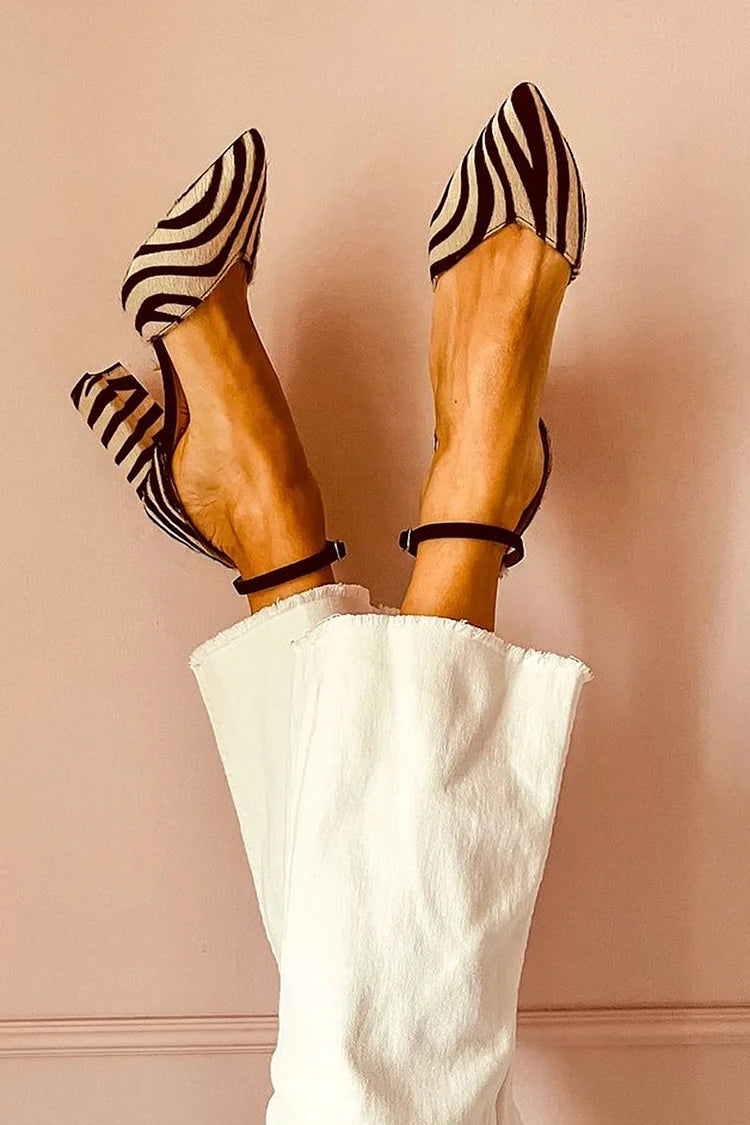 Zapatos de tacón con punta y estampado de cebra