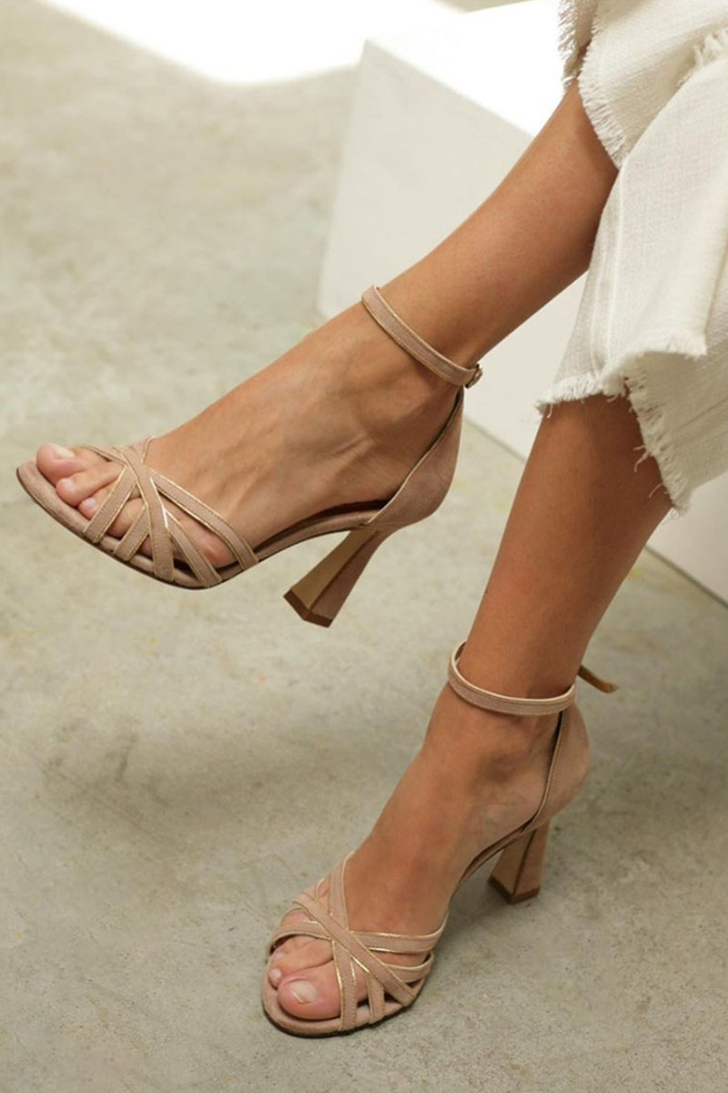 Zapatos de tacón fino con punta redonda