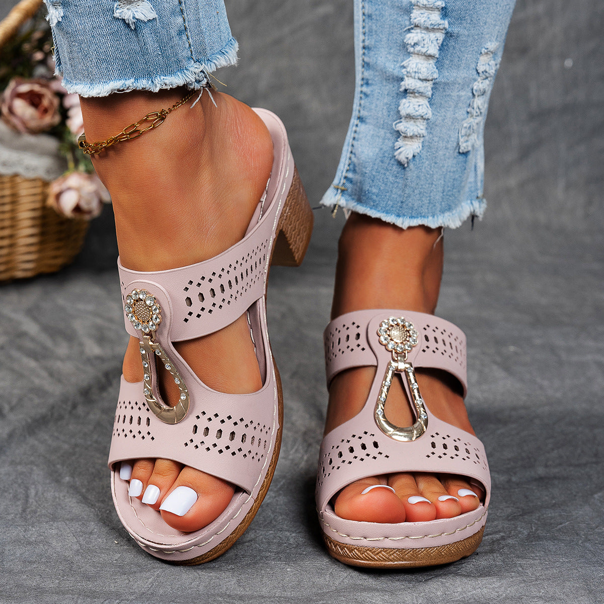 Sandalias cómodas con tacón alto
