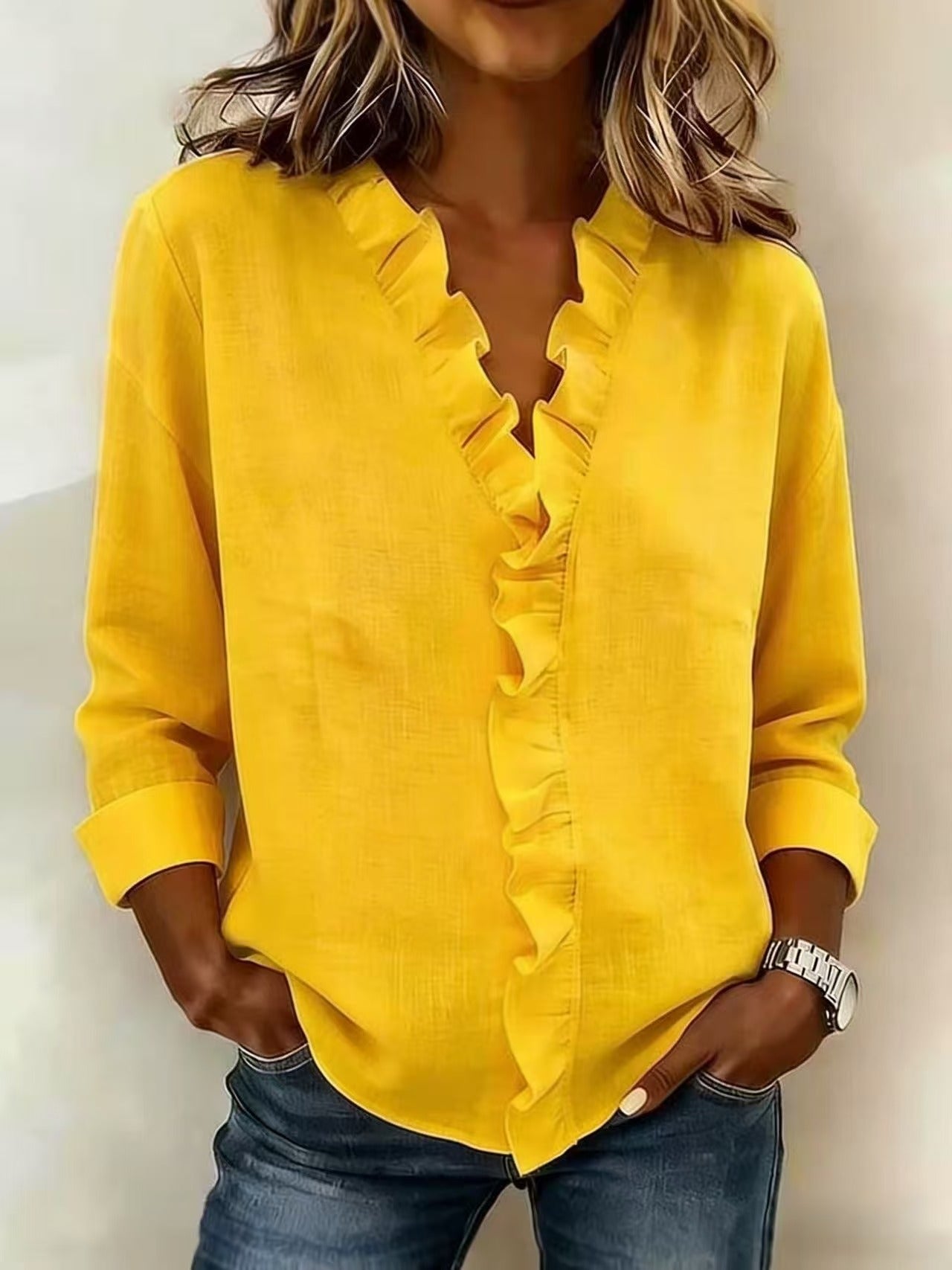 Clara | Blusa con cuello en V y volantes