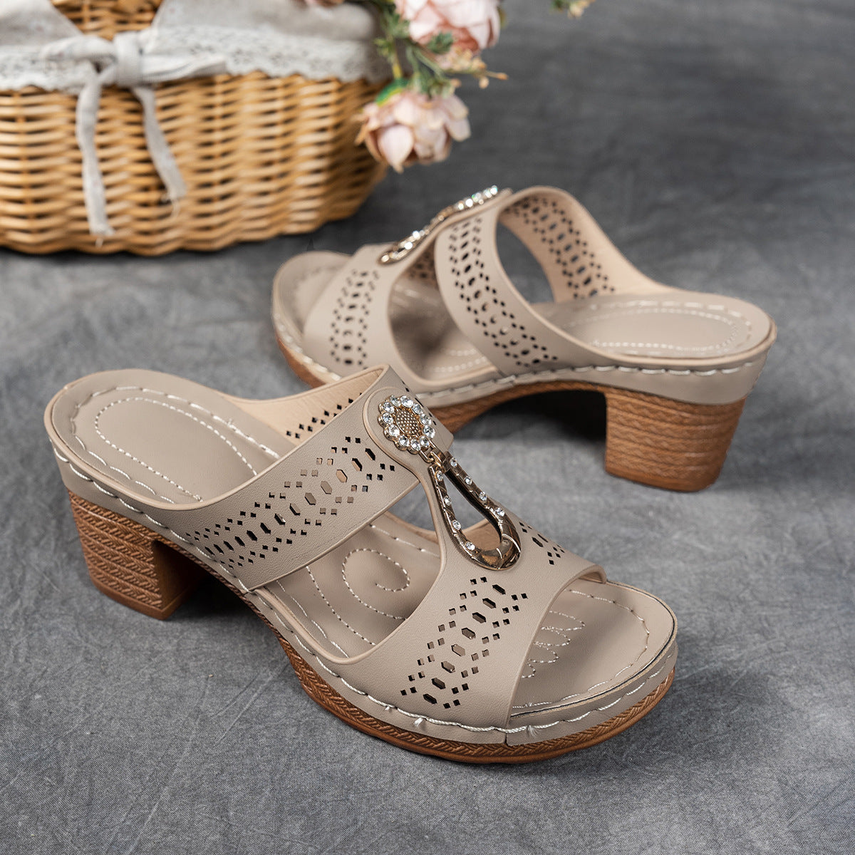 Sandalias cómodas con tacón alto