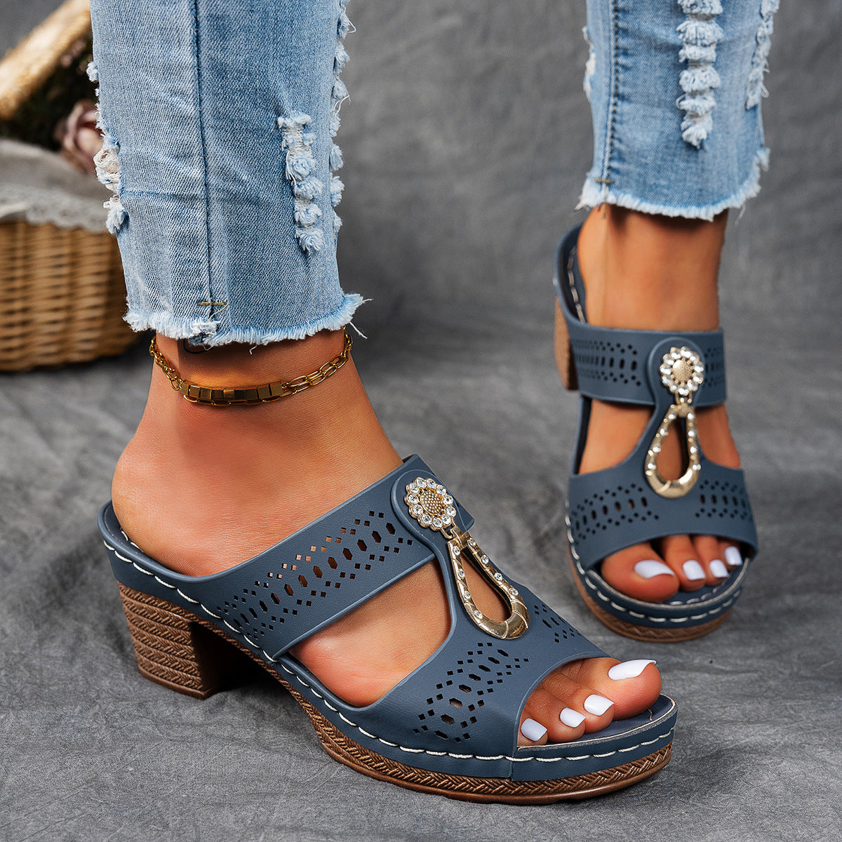 Sandalias cómodas con tacón alto